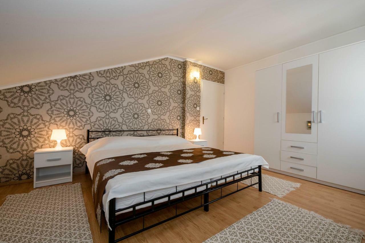 Apartmani Godinic Palit 外观 照片