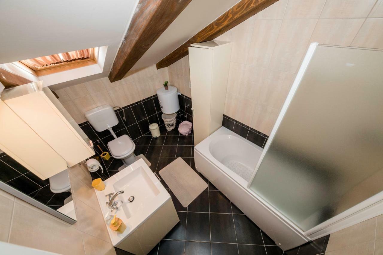 Apartmani Godinic Palit 外观 照片
