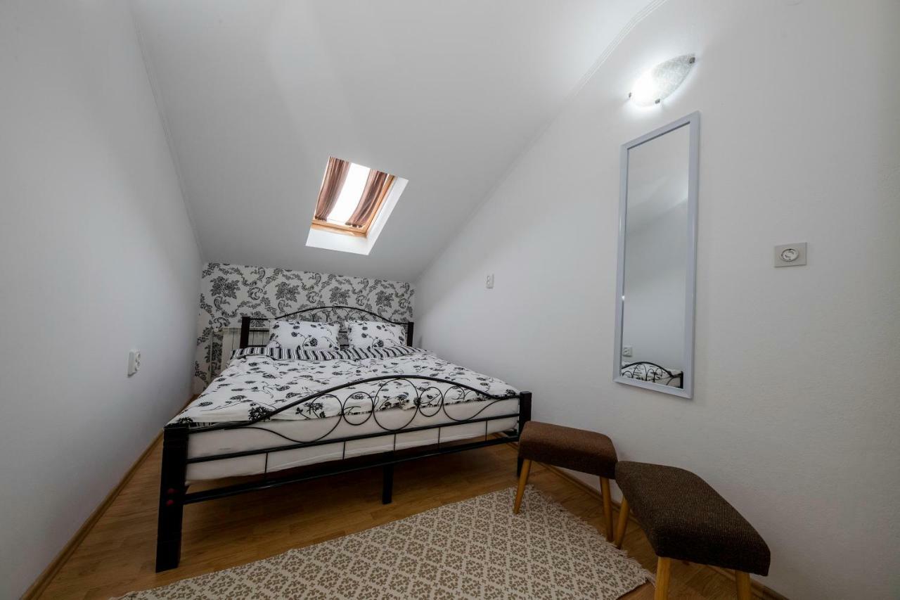 Apartmani Godinic Palit 外观 照片