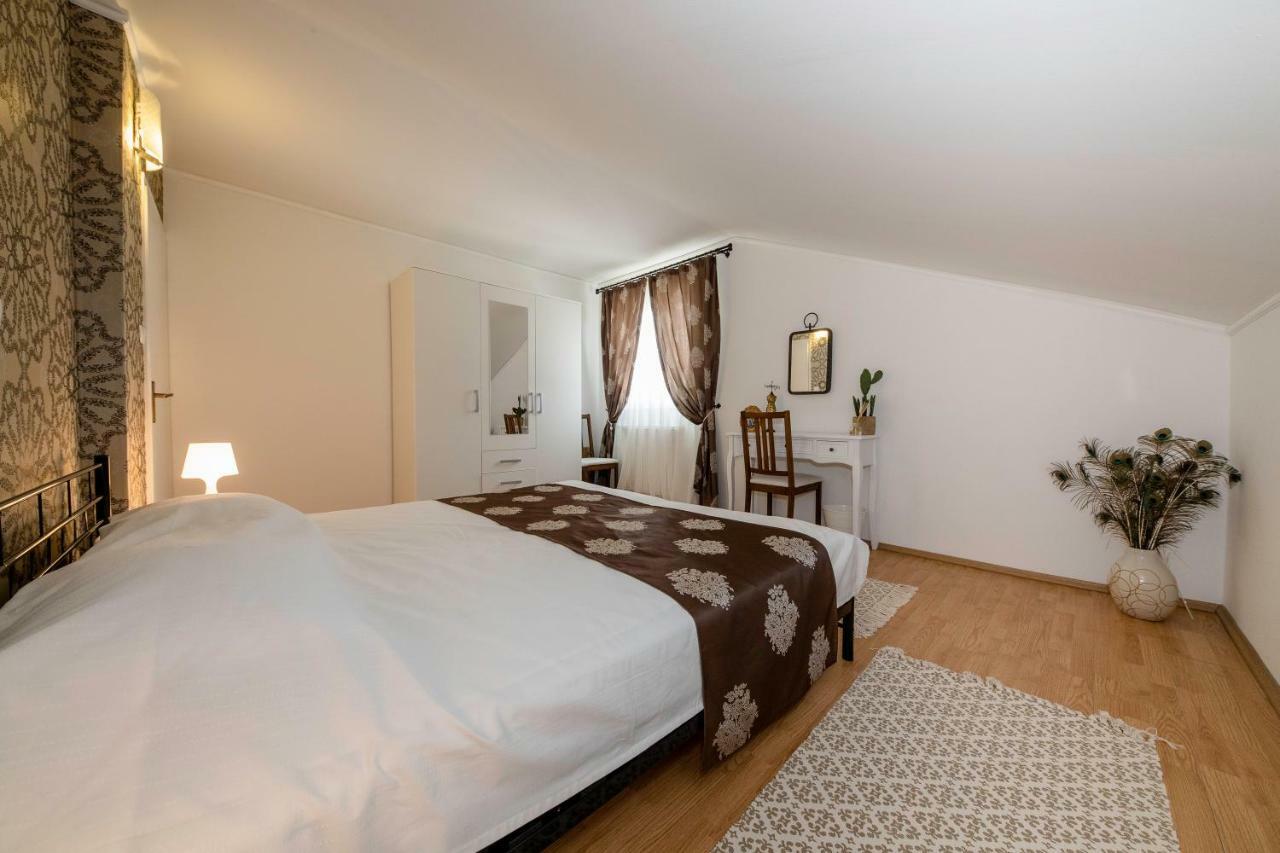 Apartmani Godinic Palit 外观 照片