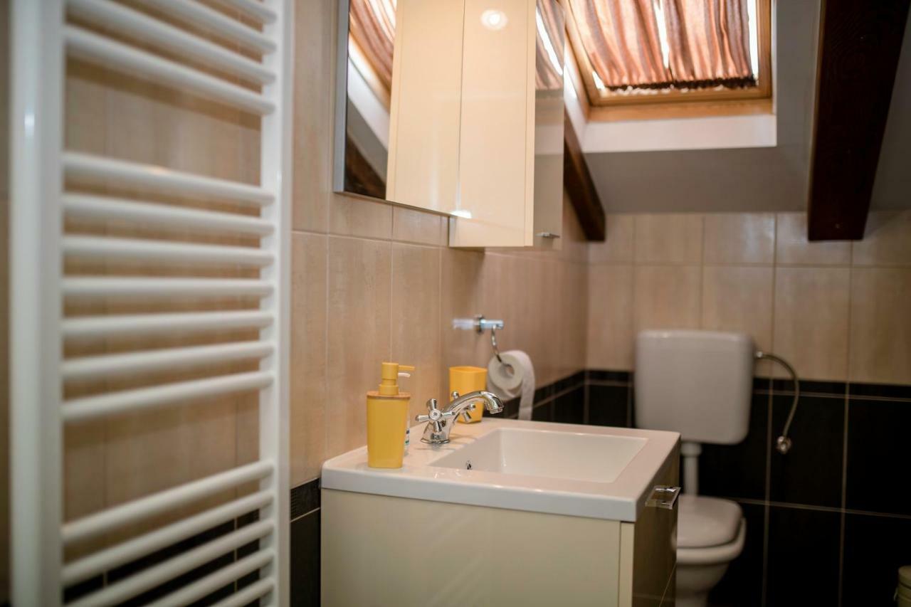 Apartmani Godinic Palit 外观 照片