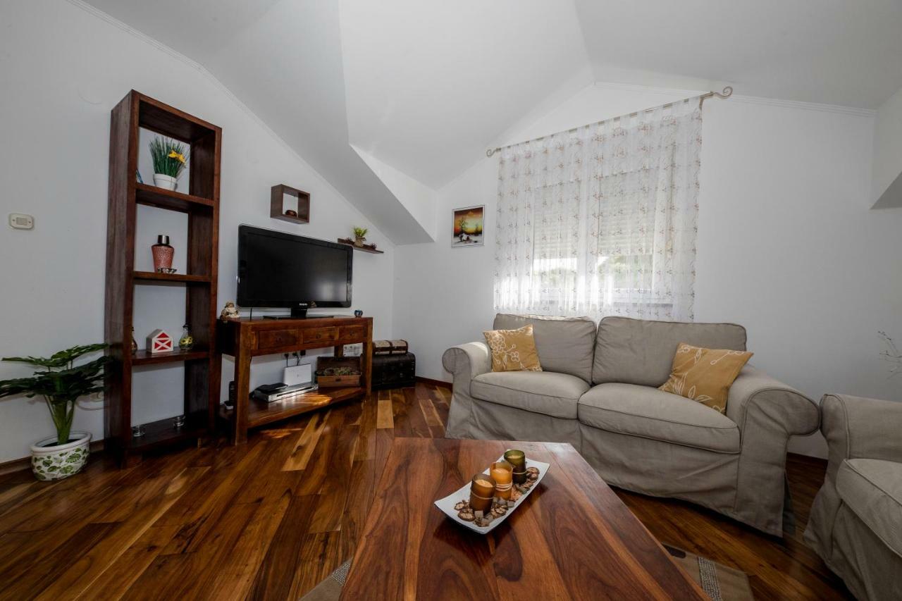Apartmani Godinic Palit 外观 照片